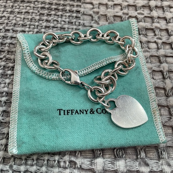 Tiffany & Co heart charm bracelet - Picture 1 of 3